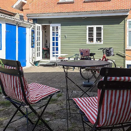 Hébergement de vacances 4 Person In *